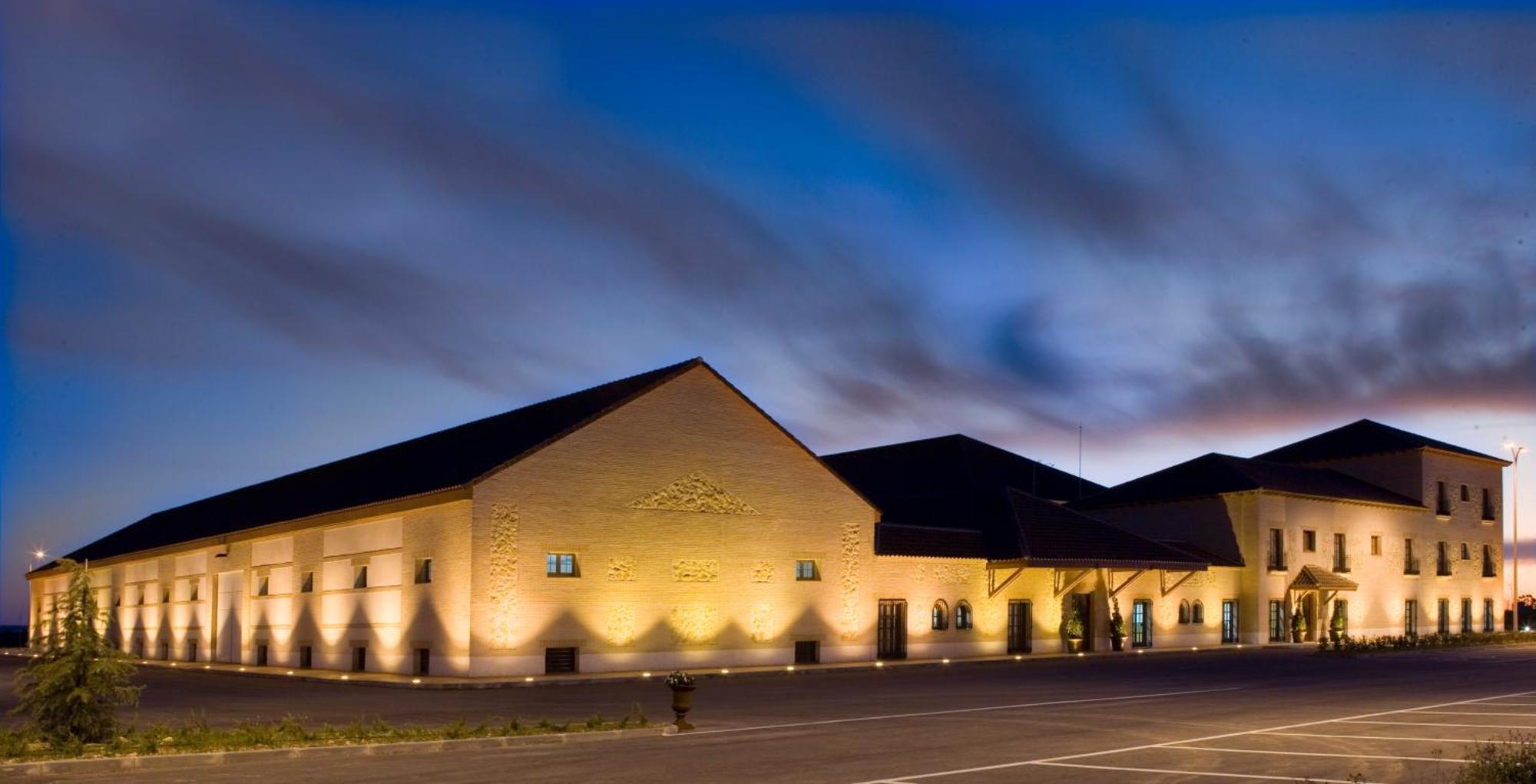 Bodegas Hacienda Albae Guest House Argamasilla De Alba ภายนอก รูปภาพ