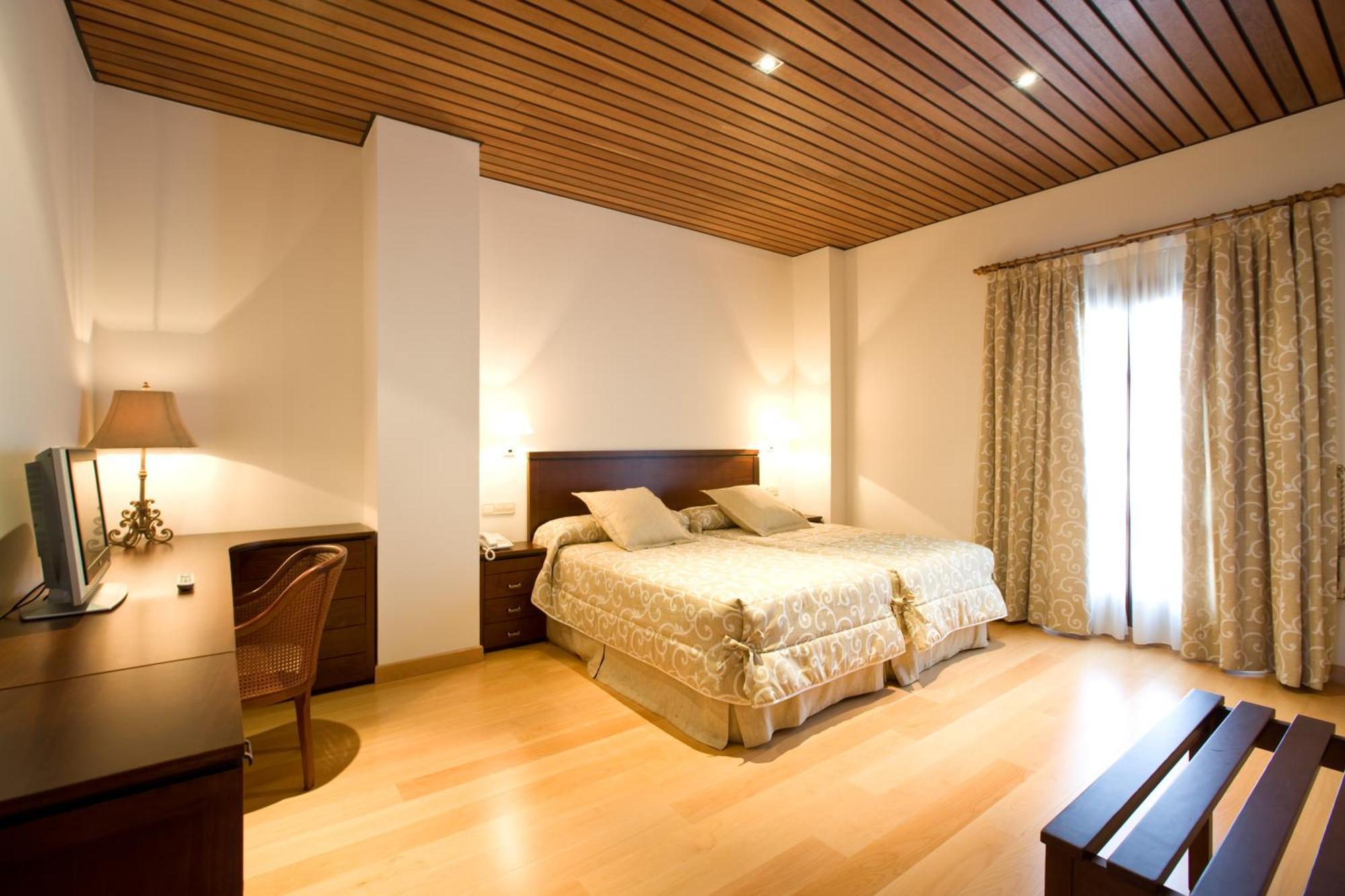 Bodegas Hacienda Albae Guest House Argamasilla De Alba ภายนอก รูปภาพ