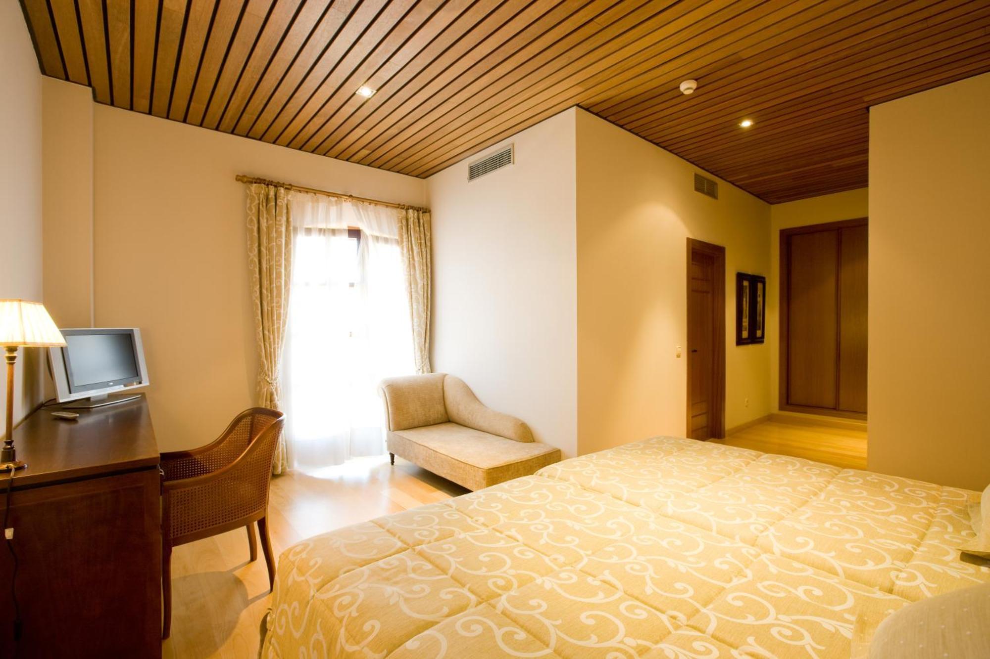 Bodegas Hacienda Albae Guest House Argamasilla De Alba ภายนอก รูปภาพ