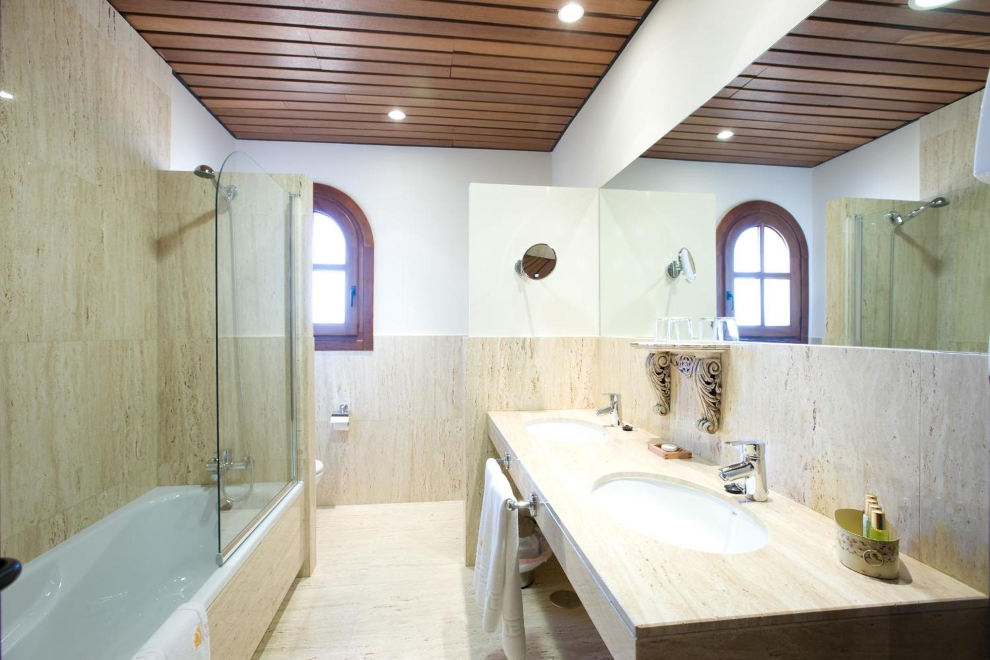Bodegas Hacienda Albae Guest House Argamasilla De Alba ภายนอก รูปภาพ