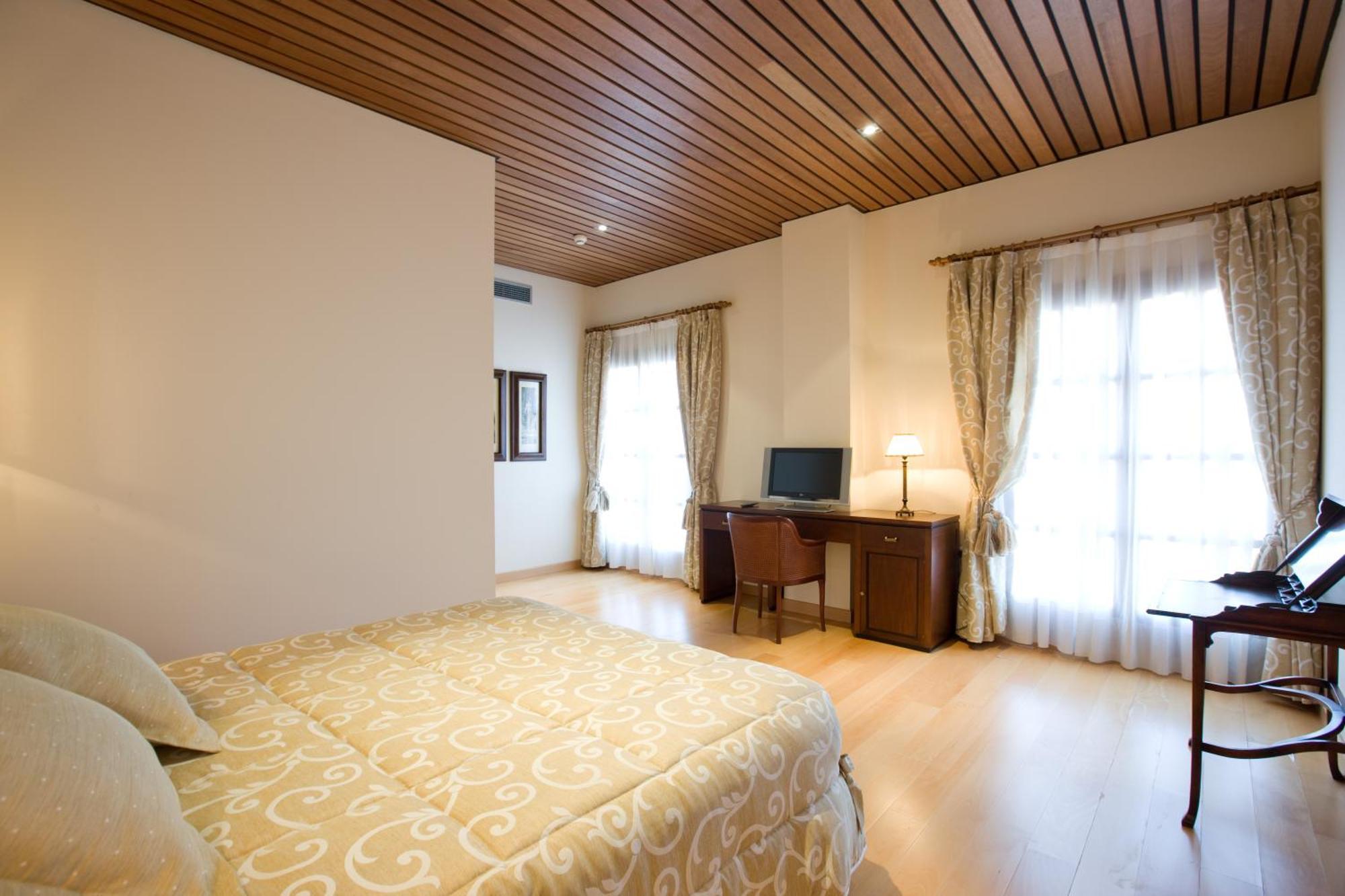 Bodegas Hacienda Albae Guest House Argamasilla De Alba ภายนอก รูปภาพ