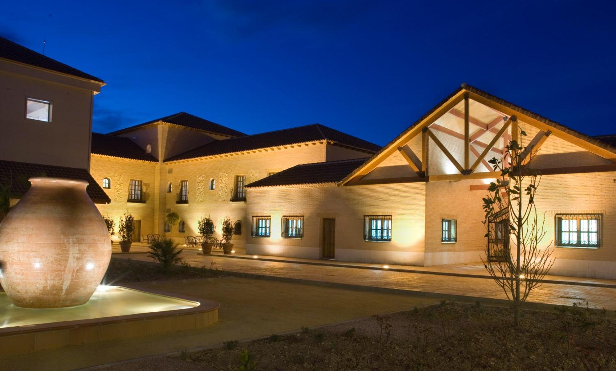 Bodegas Hacienda Albae Guest House Argamasilla De Alba ภายนอก รูปภาพ