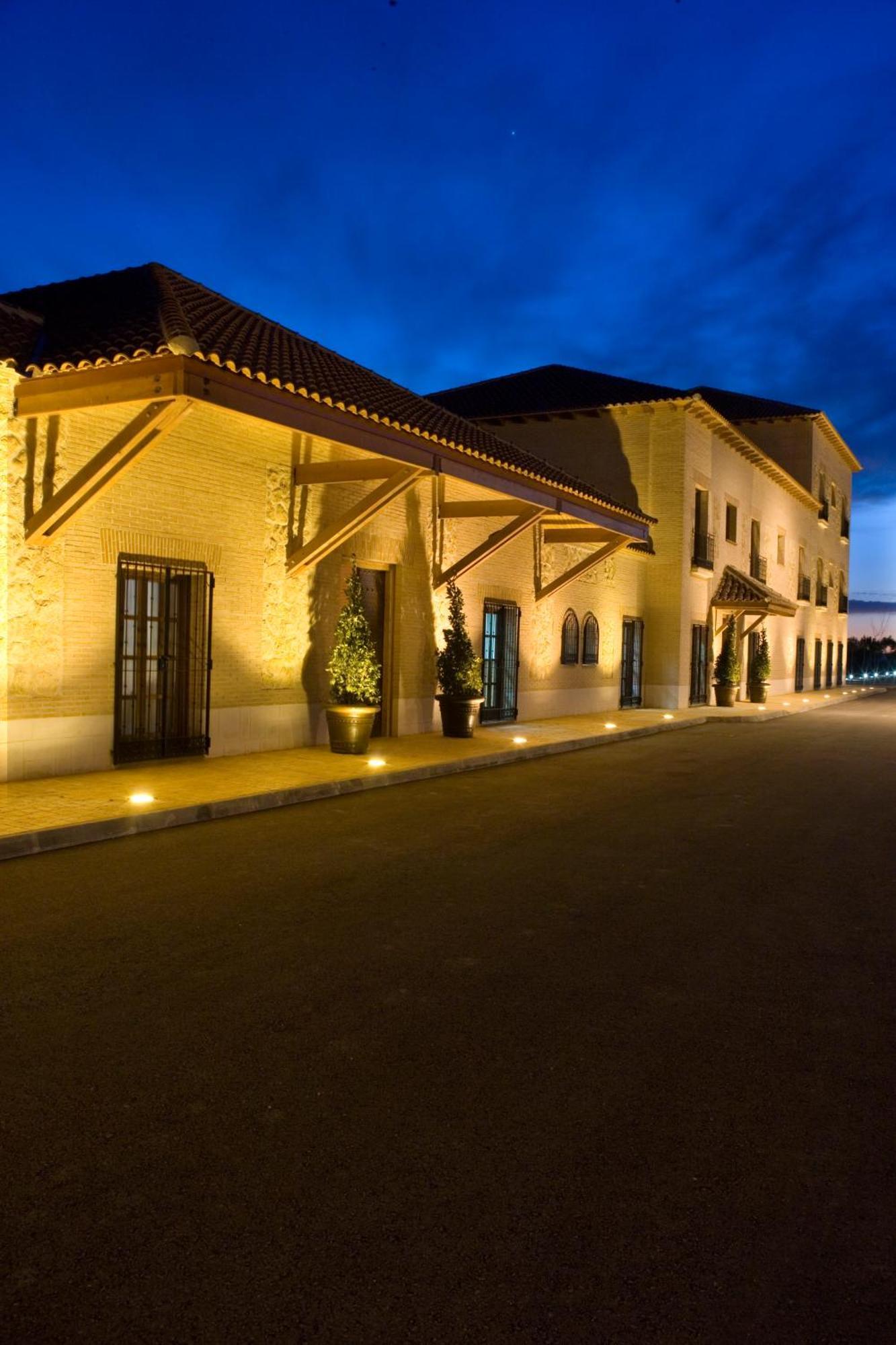 Bodegas Hacienda Albae Guest House Argamasilla De Alba ภายนอก รูปภาพ